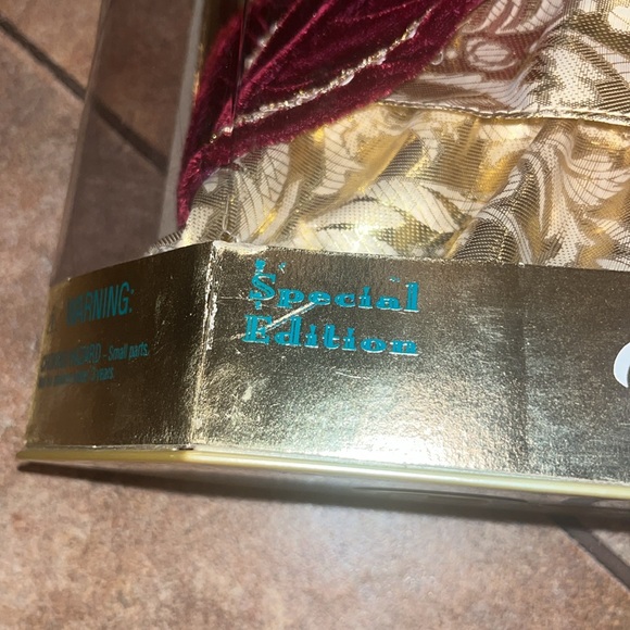 Special Edition Happy Holidays Barbie 1996 - Picture 3 of 6